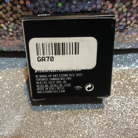 BNIB! MAC Eyeshadow single in Amber Lights Frost - Picture 7 of 9
